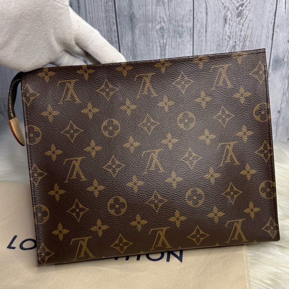 LOUIS VUITTON monogram toiletry GM - Picture 6 of 17
